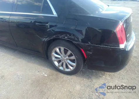 2015 Chrysler 300 Limited из США, поврежденный, VIN 2C3CCARG9FH923208